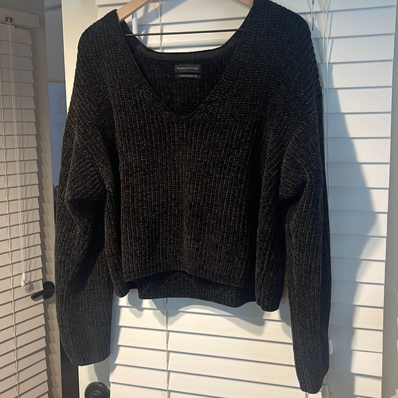 Urban Outfitters Sweaters - Urban outfitters, V-neck cropped sweater